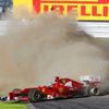 Fernando Alonso skončil kvůli poškozené pneumatice hned po startu VC Japonska