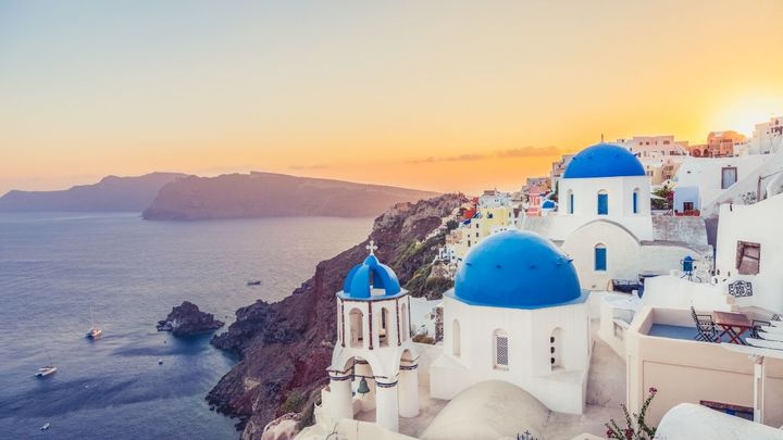 Oblíbená řecká perla Santorini se vylidňuje, zemětřesení ho sužují už 12 dní v řadě