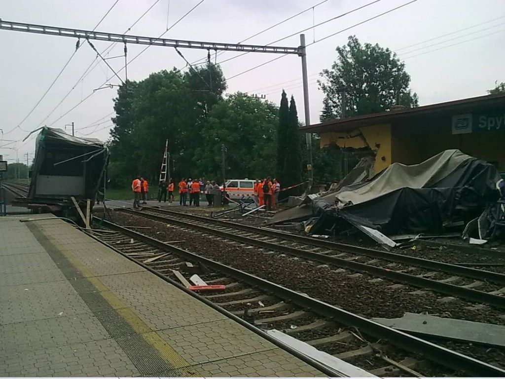 Srážka rychlíku a náklaďáku u Spytihněvi