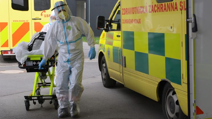 Covid byl loni druhou nejčastější základní příčinou smrti v Česku; Zdroj foto: Aktuálně.cz
