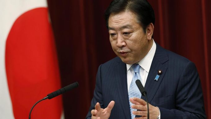 Japonský premiér Jošihiko Noda oznamuje spuštění dvou jaderných reaktorů.