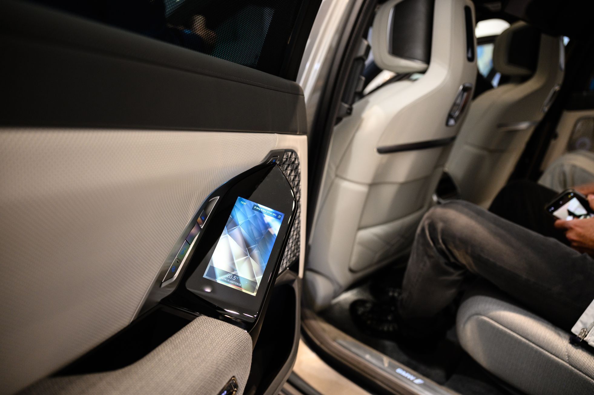 BMW i7