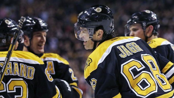 Jágr se raduje ze své první branky za Boston Bruins