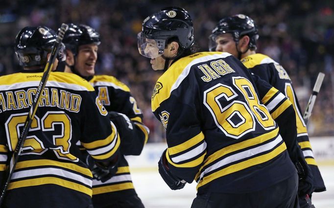 Jágr se raduje ze své první branky za Boston Bruins