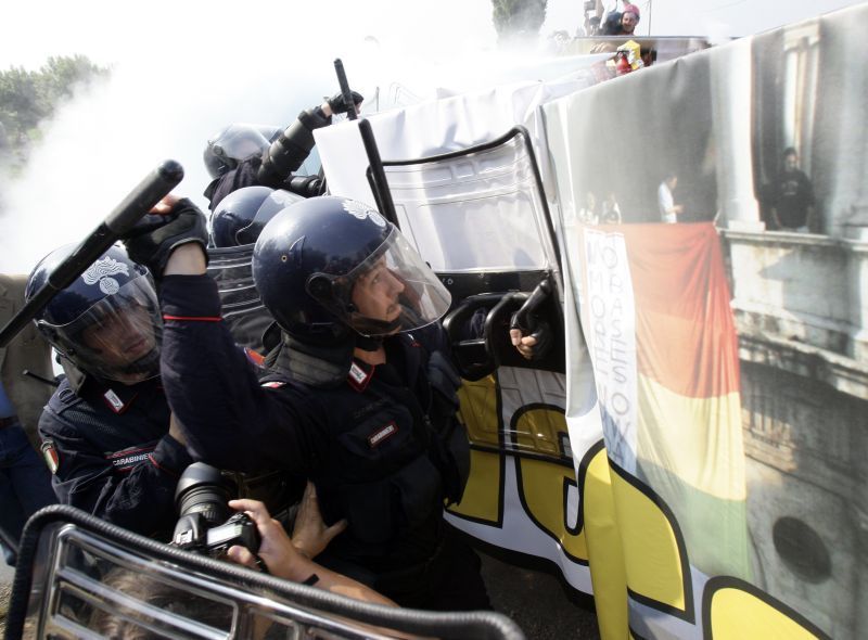 Italská policie zasáhla proti odpůrcům vojenské základny USA