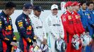 Alexander Albon, Max Verstappen, Lewis Hamilton, Valtteri Bottas, Charles Leclerc a Sebastian Vettel před prvními testy F1 v Barceloně 2020