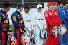 Alexander Albon, Max Verstappen, Lewis Hamilton, Valtteri Bottas, Charles Leclerc a Sebastian Vettel před prvními testy F1 v Barceloně 2020