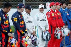Týmy formule 1 šetří, kde mohou. Na řadě jsou miliardy na platy jezdců