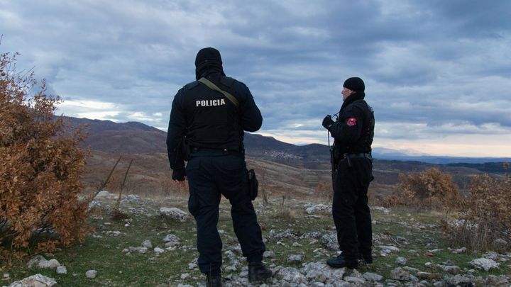 V Albánii propustili čtyři Čechy, které zatkli při fotografování zbrojovky; Zdroj foto: Shutterstock
