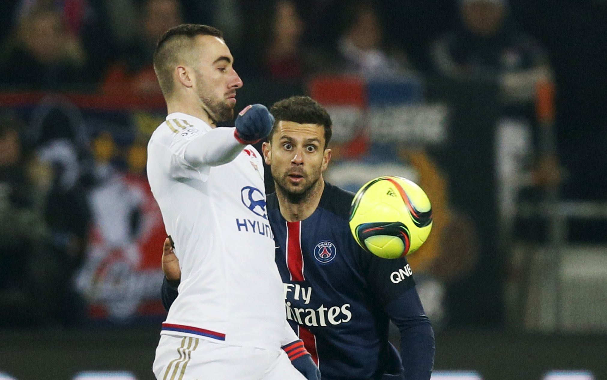 Olympique Lyon vs Paris St-Germain: Sergi Darder (L) a Thiago Motta