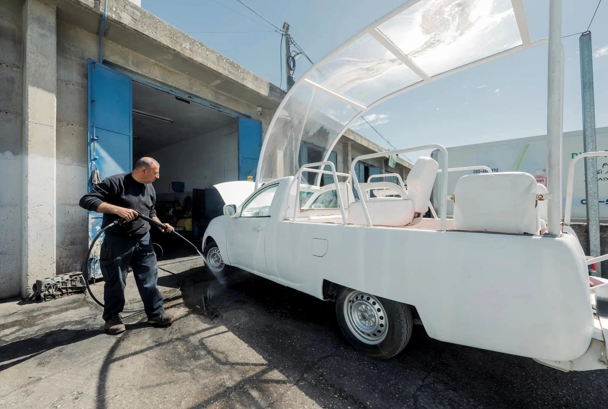 Palestina, Betlém, papamobil, papež František, zdravotníci, přestavba,