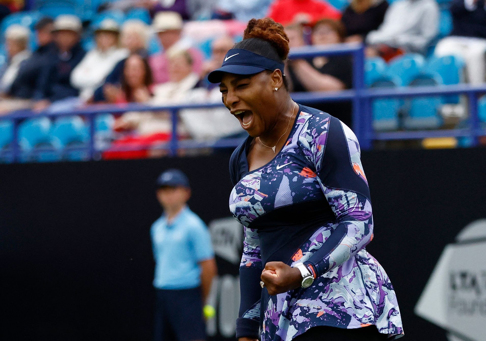 Serena Williamsová při návratu na turnaji v Eastbourne