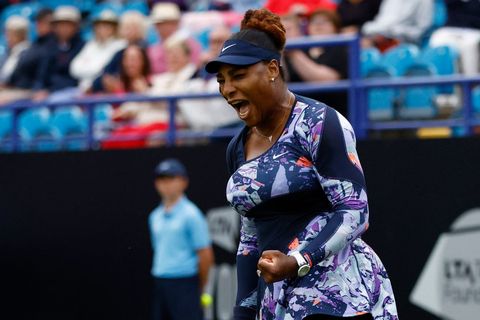 Serena Williamsová při návratu na turnaji v Eastbourne