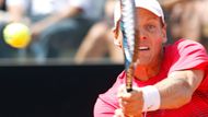 Berdych na začátku druhého setu zlepšil první podání a bylo to znát. při svém servisu neměl potíže a naopak díky trpělivé hře získal ve druhé sadě vedení 4:2.