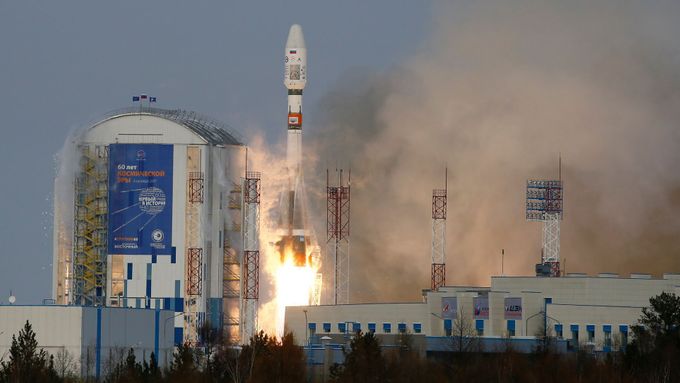 Sojuz-2 startuje z kosmodromu Vostočnyj. Start se sice vydařil, selhalo však vyslání družice na oběžnou dráhu.