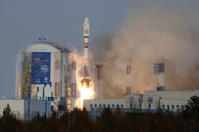 Sojuz-2 startuje z kosmodromu Vostočnyj. Start se sice vydařil, selhalo však vyslání družice na oběžnou dráhu.