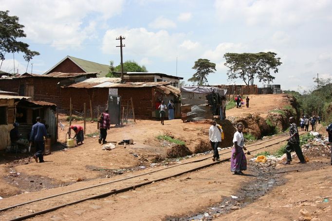 Slum Kibera je po jihoafrickém Sowetu druhým největším slumem na africkém kontinentě. Žije v něm bezmála milión lidí. V nubštině slovo kibera znamená les nebo džungle.