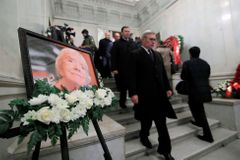 Rusko se loučilo s legendou tamního disentu Alexejevovou. Přišel i prezident Putin