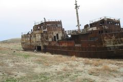 Mizející Aralské jezero se znovu plní. Díky hrázi