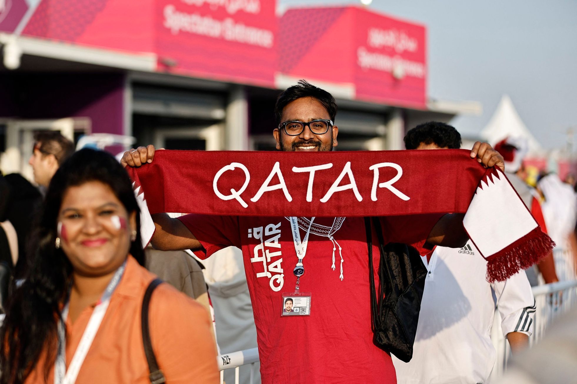 Fanoušci Kataru před zápasem MS 2022 Katar - Ekvádor