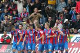 Fotbalisté Plzně slaví vítězství v utkání nad pražskou Spartou. Cesta k výsledku 1:0 však vzbudila rozporuplné reakce.