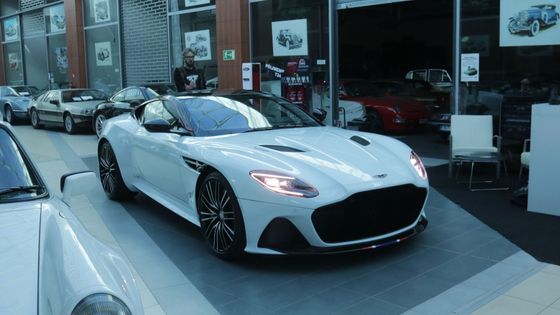 Auto, které oslavuje letectví. Limitka Aston Martin DBS Superleggera Concorde Edition.