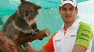 Adrian Sutil v zoo s koalou