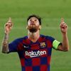 Lionel Messi slaví gól v odvetném osmifinále Ligy mistrů Barcelona - Neapol