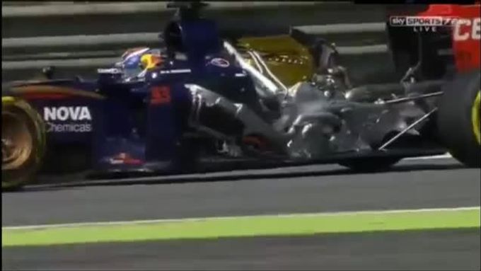 Podívejte se, jak Max Verstappen přišel v první části kvalifikace na Vlekou cenu Itálie formule 1 v Monze o celou kapotu svého Toro Rossa.