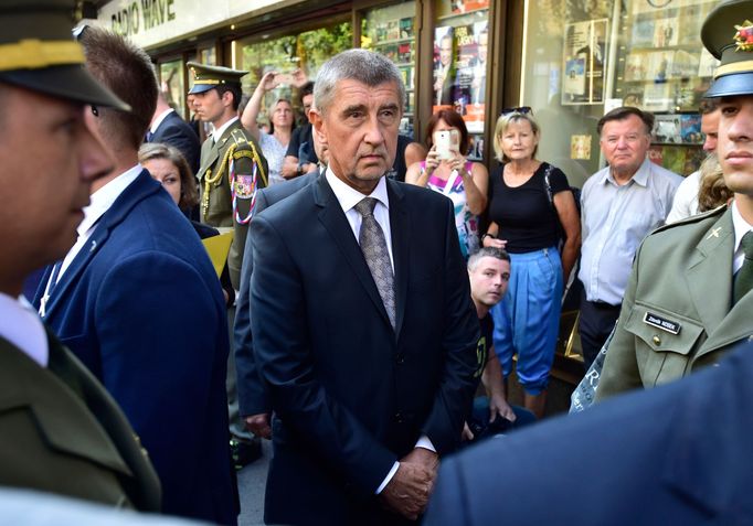 Andrej Babiš před Českým rozhlasem. 21. 8. 2018