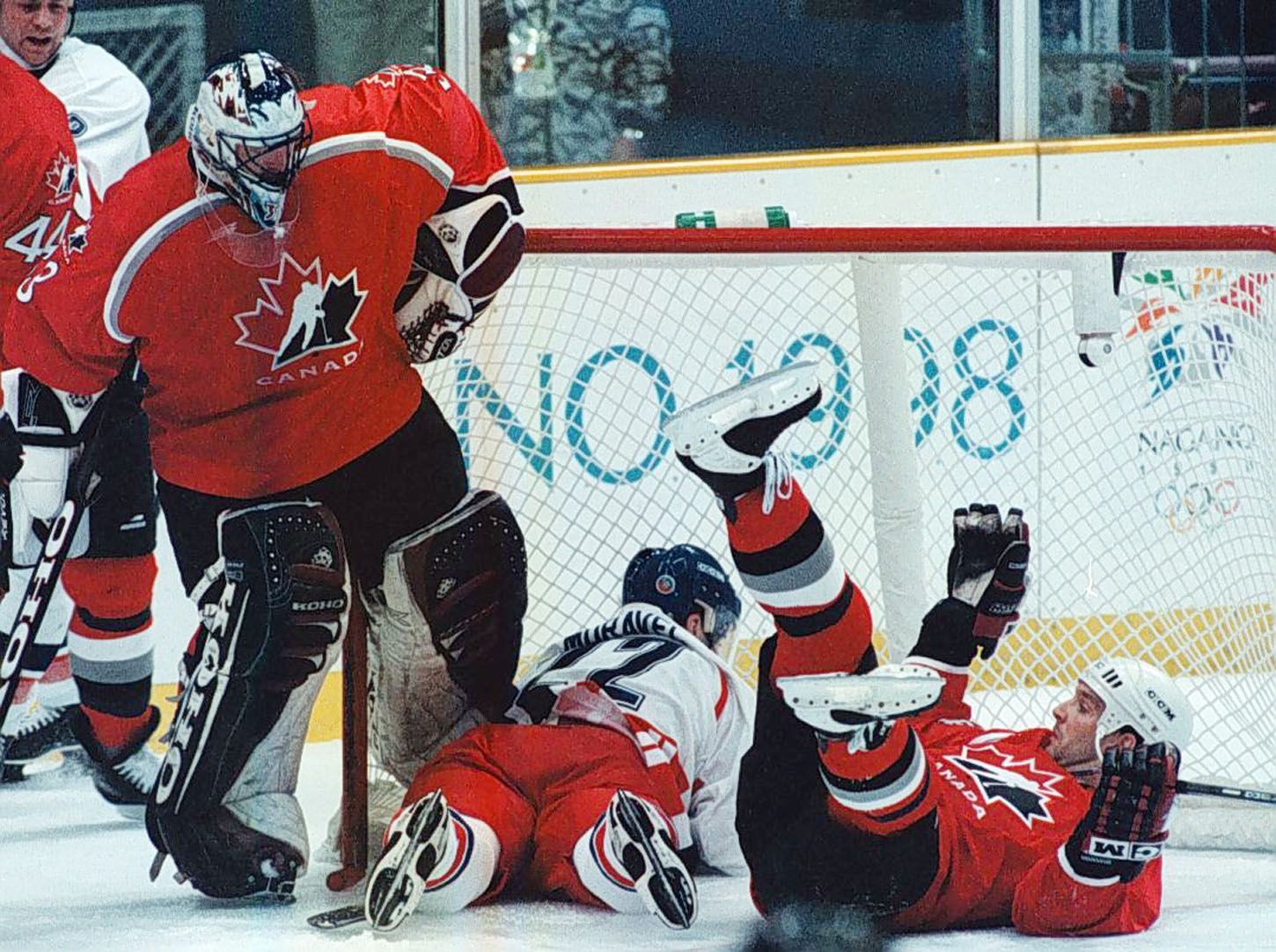Archivní snímky z ZOH Nagano 1998 - hokej. Moravec a Shanahan