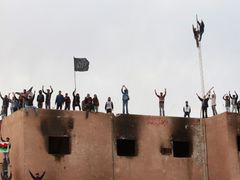 Vítězní revolucionáři v Benghází.