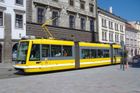 Tramvaj v Plzni srazila seniorku, žena je ve vážném stavu na jednotce intenzivní péče