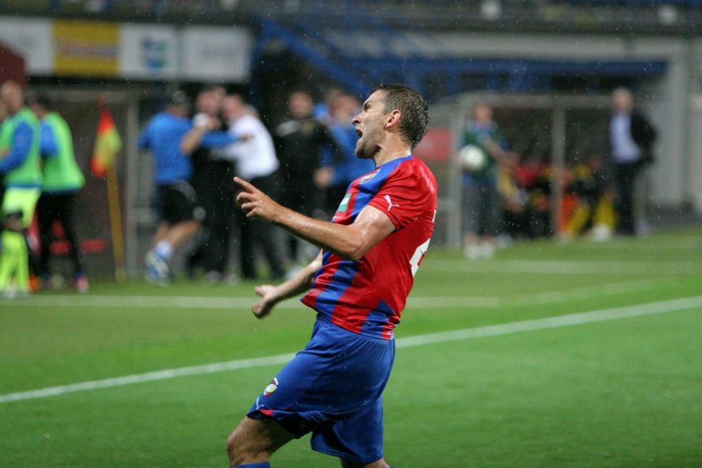 Fotbalista Marek Bakoš slaví gól v odvetném kvalifikačním utkání Evropské ligy 2012/13 mezi Plzní a Lokerenem.