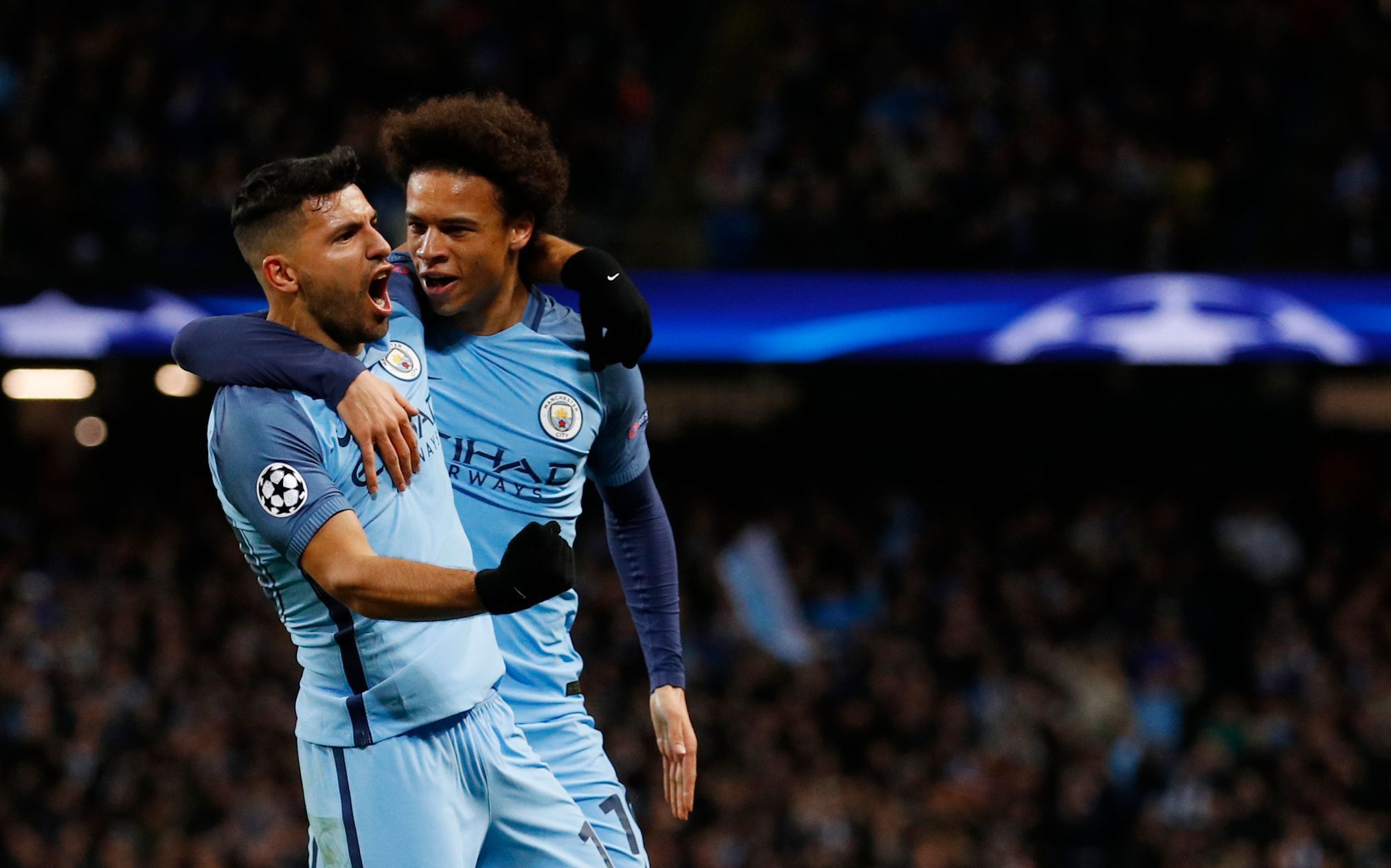 Sergio Aguero a Leroy Sane slaví gól Manchesteru City