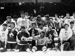 Češi a Slováci slaví svůj poslední společný titul mistrů světa. V Praze 1985 byli v týmu čtyři ´chlapci zpod Tatier´