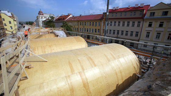 Nákladná rekonstrukce Negrelliho viaduktu se protáhne do roku 2020. Stavaři rozeberou další oblouky