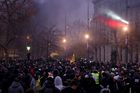 Jen ve francouzské metropoli demonstrovalo ve čtvrtek podle ministerstva vnitra 65 tisíc lidí.
