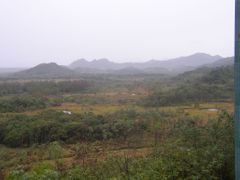 Demilitarizovaná zóna se stala místem nedotčené přírody. Kopce v pozadí už patří Severní Koreji.