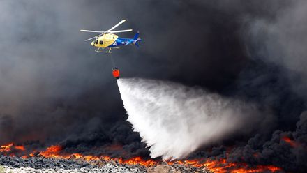 Video: Nedaleko Madridu hoří největší skládka pneumatik v Evropě