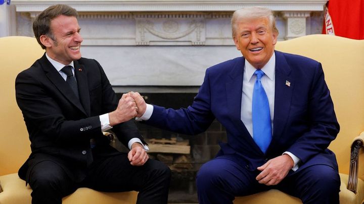 Záhada Trumpovy modřiny vyřešena, je za ní prý časté podávání ruky