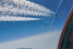 Dramatické záběry z ruské stíhačky: Takto MiG-31 "vyhnal" americký letoun