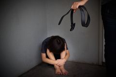 Kauza brutálního týrání dcery soudkyní se hroutí, možná to byl "jen" přestupek