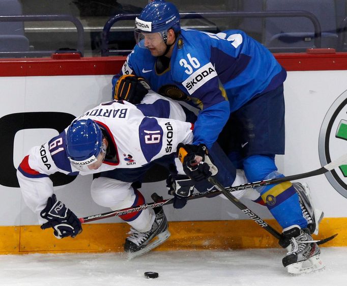 Souboj Bartoviče a Uppera v utkání Slovensko - Kazachstán