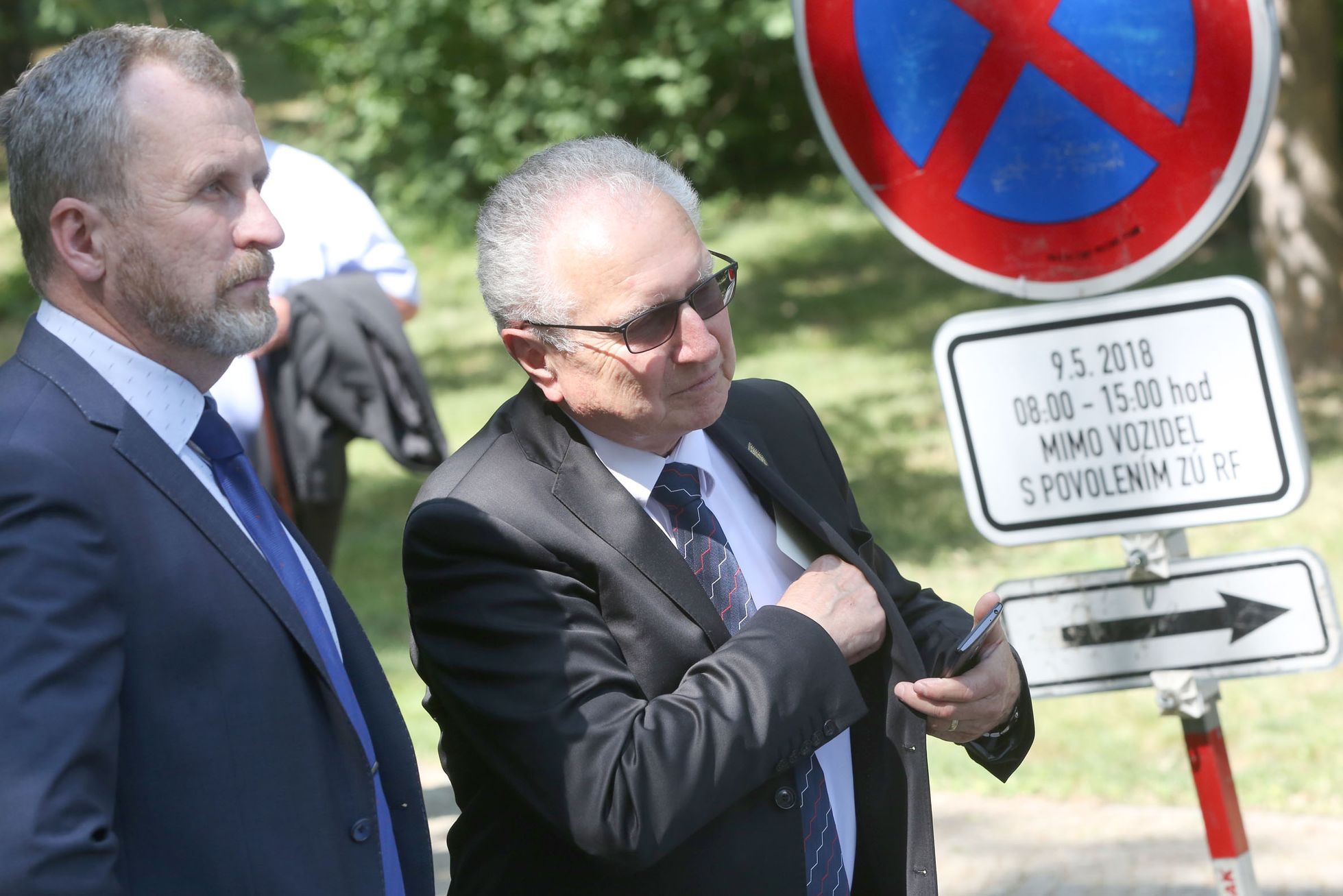 Návštěvníci recepce na Ruském velvyslanectví v Praze