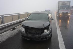 D1 zablokovala srážka jedenácti aut