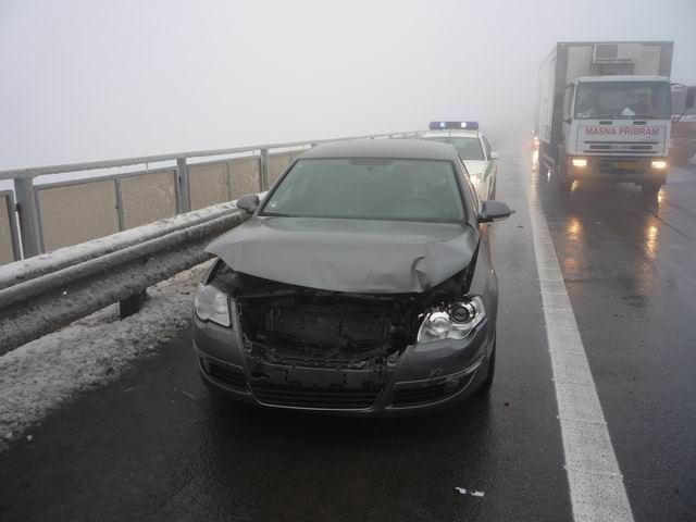 D1 blokovala další hromadná nehoda, srazilo se 11 aut