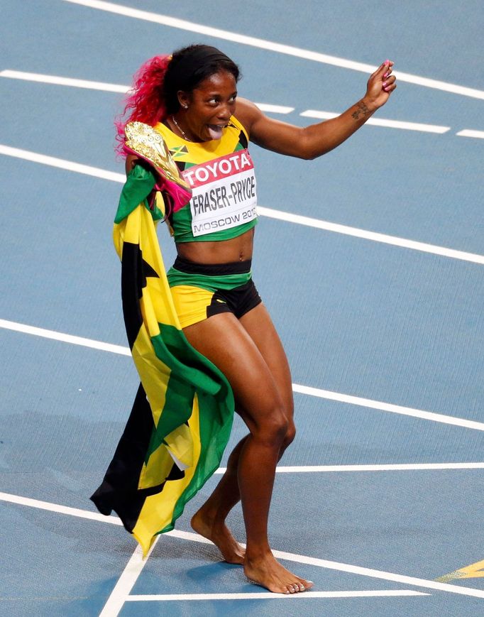 Fraser-Pryceová slaví vítězství na stovce tancem (MS v atletice 2013)