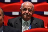 Senes Erzik - Šéf tureckého fotbalu pracuje na FIFA od roku 1990, o čtyři roky později byl dokonce jmenován viceprezidentem. Zkušenosti mu tedy rozhodně nechybějí.