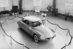 Fantomasův vůz Citroën DS má 60 let. Oslavy začnou v Paříži